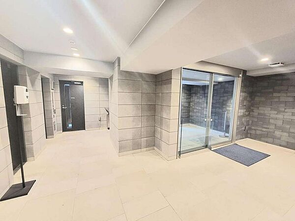広々としたエントランスロビーは住まう方に高級感と安心感を与える空間となっています