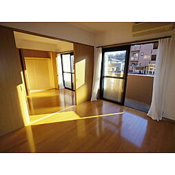 ガーデンハイム樗1番館 2階3DKのリビング/ダイニング