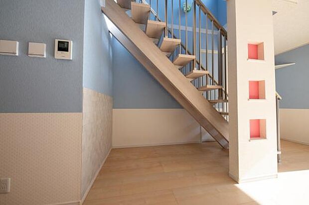 ■ＬＤＫ／リビングイン階段／デザイン性際立つおしゃれなスケルトン階段