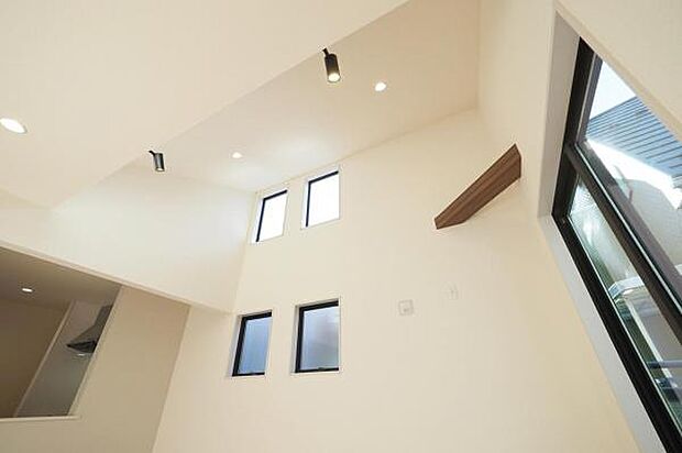 ■LD吹抜け+勾配天井