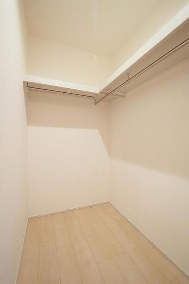 ■1F/サービスルーム5帖のウォークインクローゼット
