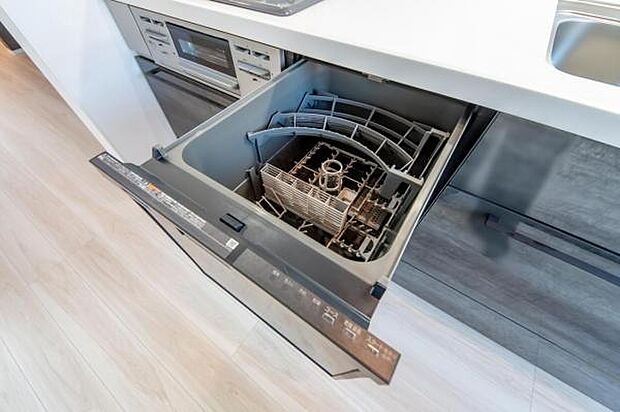 食器洗浄乾燥機／家事をサポートするビルトインタイプの食器洗い乾燥機です。