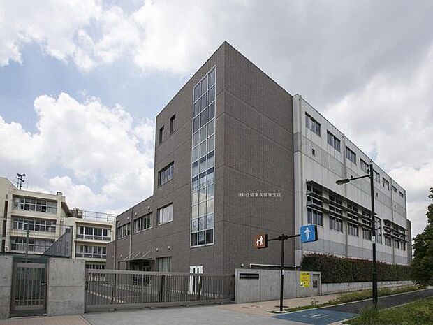 西東京市立保谷中学校 270m