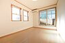 子供部屋：【　洋室　】6.0帖の洋室です。全部屋バルコニーに面した明るいお部屋です。