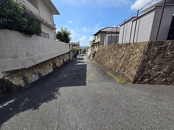 東側道路