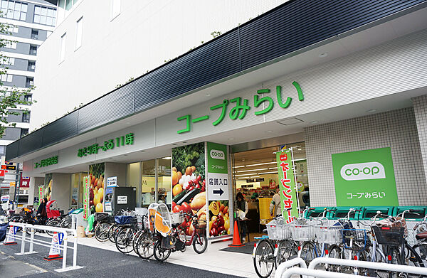 買い物したものを宅配するサービスも行っておりますのでお子様連れのお客様やご高齢のお客様もお買い物しやすく地元の方に多く利用されています。