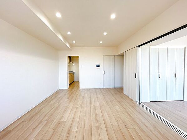 【住宅ローン減税対象】価格には消費税、リフォーム費用を含みます。自社物件につき随時ご案内可能。内覧希望の方はお電話ください。