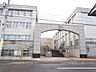 周辺：小樽市立稲穂小学校 【近隣写真】稲穂小学校まで約930m、徒歩12分です。平坦な通学路はお子さんが小さいうちは安心ですね。