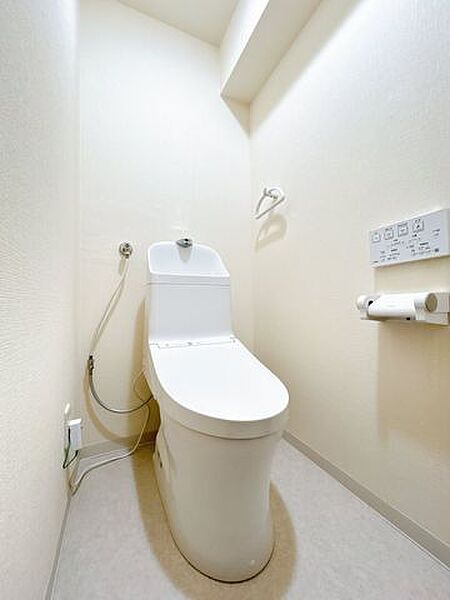 【リフォーム済】トイレは新品交換いたしました。クッションフロアや壁紙の張替えも行いました。