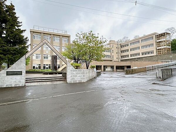 【周辺環境】稲穂中学校まで約650m(徒歩約9分)お友達と通えば通学時間も良い思い出になりますね