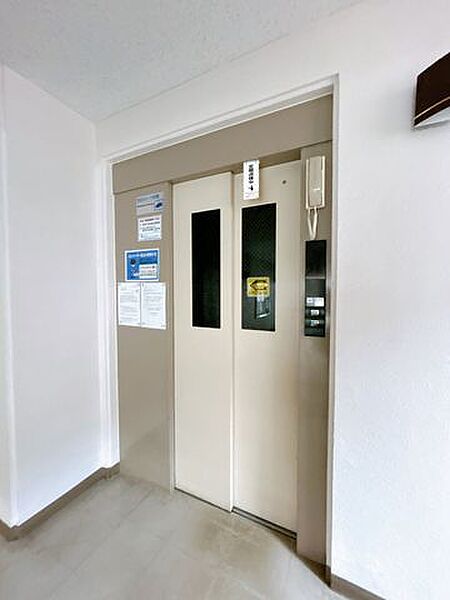【共用部】エレベーターは各階に止まります。