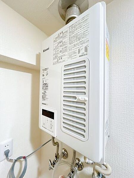 【クリーニング済】ボイラーは2022年製のものが設置されています。クリーニングを行いました。
