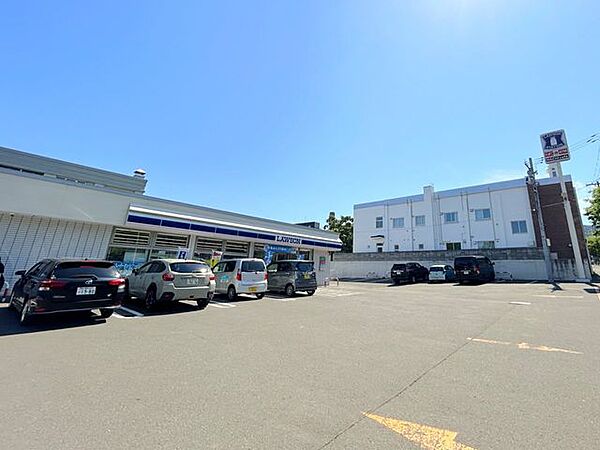 【周辺環境】ローソン小樽富岡一丁目店様まで約700m、徒歩約9分、車で約2分です。