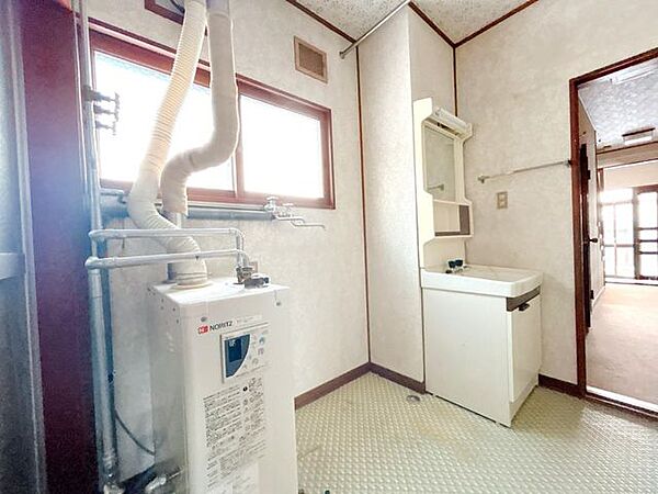 【現況販売】洗面脱衣室です。水回りの交換工事のご相談承ります。