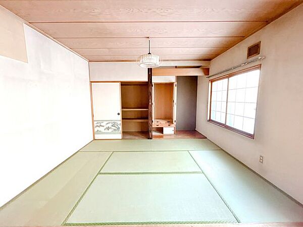 【現況販売】リビング横の和室です。6帖の広さです。