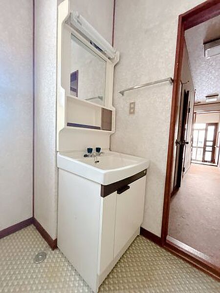 【現況販売】洗面化粧台です。水回りの交換工事のご相談承ります。