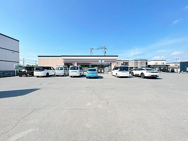 セブンイレブン札幌あいの里2条店 セブンイレブン様まで徒歩5分。徒歩圏内にコンビニエンスストアがあると急な買い出しにも便利で嬉しいですね 350m