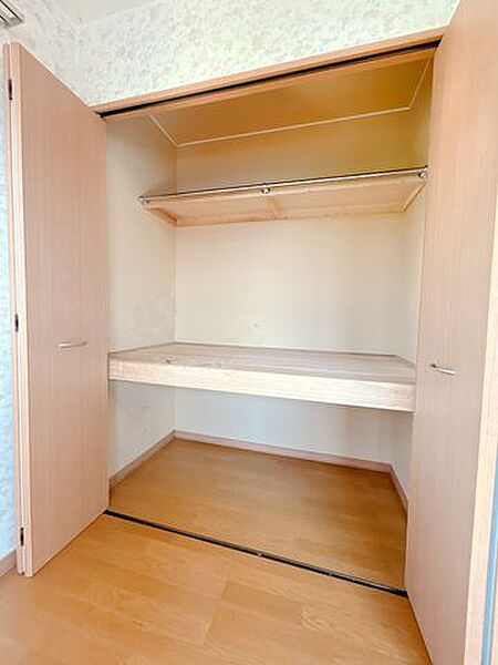 【収納】2階北西側洋室約9.5帖のクローゼットです。