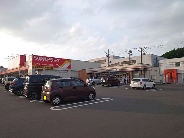 【周辺環境】セブンイレブン石狩花川北3条店まで約700ｍ、徒歩約9分です。
