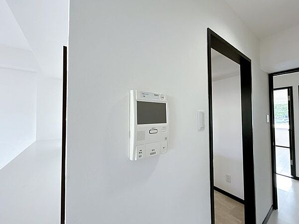 【リフォーム済＿モニターホン】モニター付きのインターホンに交換しました。来客を確認してから対応できるので安心ですね。