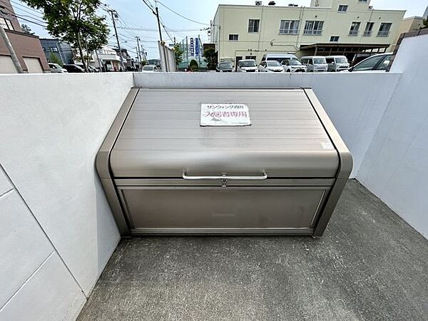 【ゴミ置き場】敷地内のゴミステーションの写真です。
