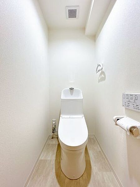 【リフォーム後＿トイレ】トイレは新品に交換しました。肌が触れる水回りは新品がうれしいですね。
