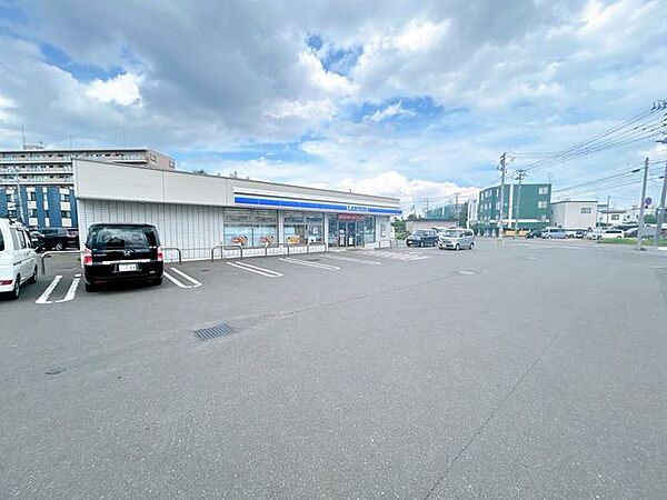 ローソン 札幌発寒6条4丁目店様まで350m徒歩5分。コンビニが徒歩圏にあると便利ですね。