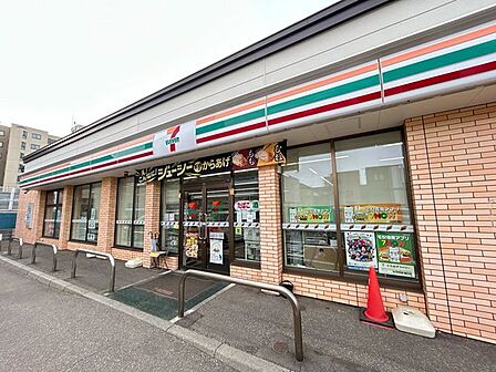 セブン-イレブン 札幌南19条西12丁目店 【コンビニ】セブンイレブン札幌南19条西12丁目店様まで約110ｍ（徒歩2分）です。