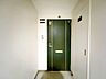 玄関：【玄関外観】マンション廊下は管理人さんが清掃しているので綺麗に保たれています。