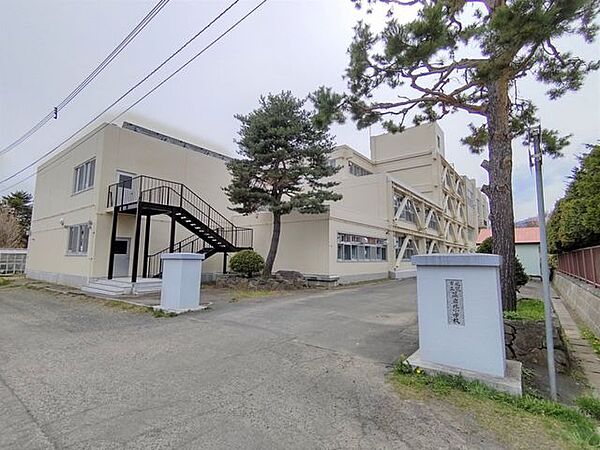 【小学校】藻岩北小学校まで約720ｍ（徒歩9分）です。