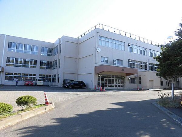 【小学校】札幌市立北の沢小学校まで約500ｍ（徒歩7分）です。