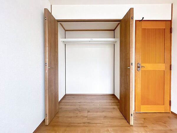 【リフォーム済　2F収納】押入をクローゼットに変更しました。
