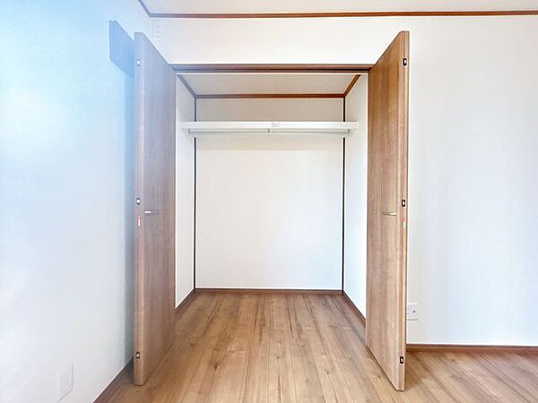 【リフォーム済　2F洋室収納】押入をクローゼットに変更しました。