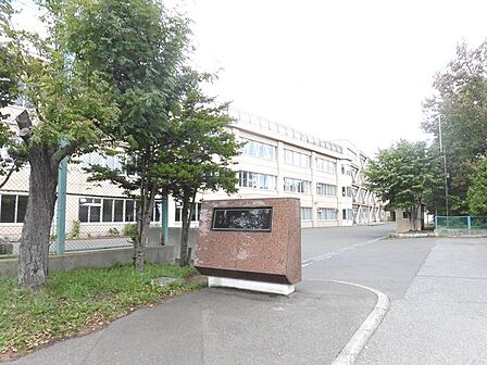 【中学校】札幌市立清田中学校まで約1000m(徒歩13分)です。