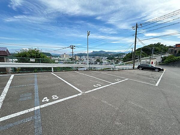 駐車場は現在空きがあります。月額7000円/1台です。（2026年6月時点）