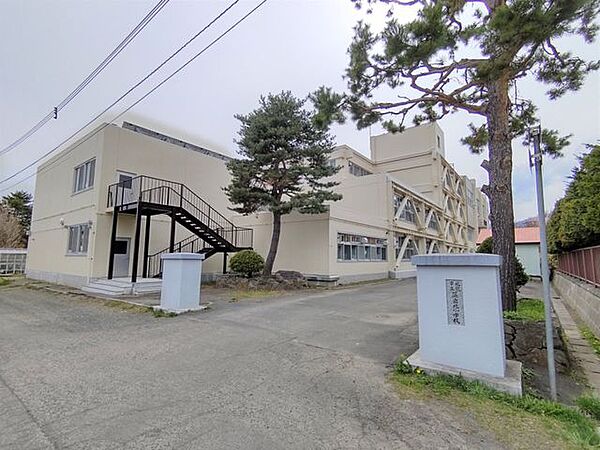 札幌市立藻岩北小学校まで650m徒歩9分。