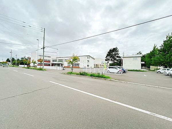 江別市立東野幌小学校まで600m徒歩8分