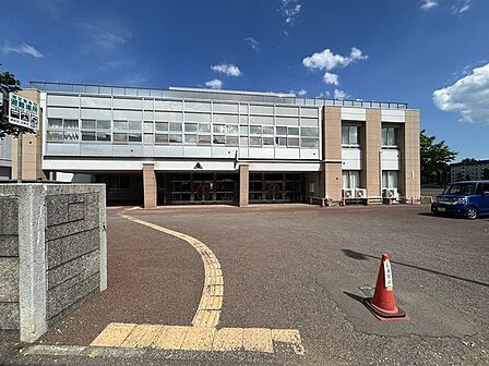 平岸中学校まで約1400m(徒歩18分)