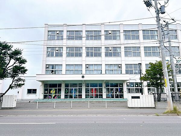 札幌市立柏陽小学校まで約640ｍ（徒歩8分）