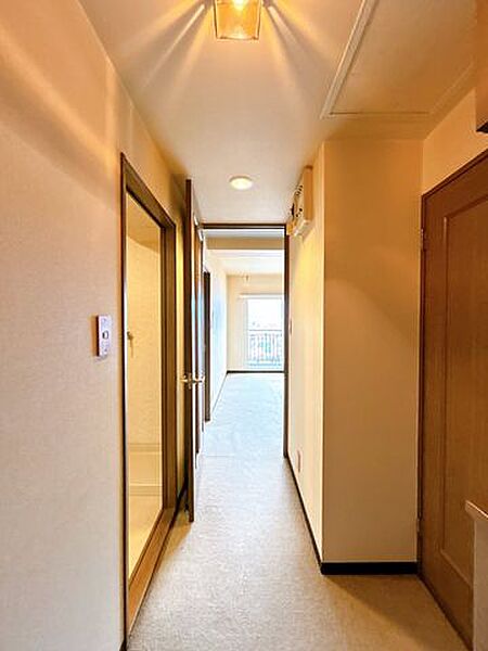 【現況＿廊下】廊下の写真です。