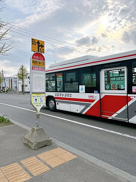 【バス停】中央バス「東苗穂10条3丁目」迄約350ｍ（徒歩約5分）となっております。