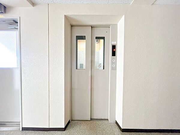 【共用部＿エレベーター】エレベーターの写真です。