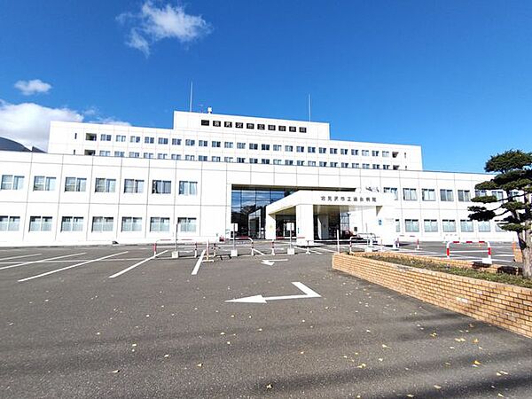 岩見沢市立総合病院まで約1400ｍ（徒歩18分）に位置しております。