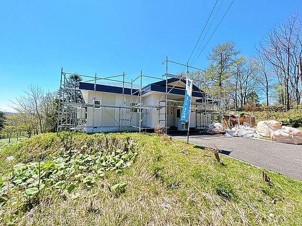 【RF中　外観】現在屋根の一部が破損している状況ですが、補修してお渡しします。