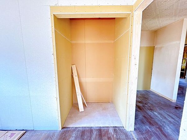 【RF中　1階洋室収納】1階洋室の収納スペースになります。収納がある洋室は寝室としても使いやすいですね。