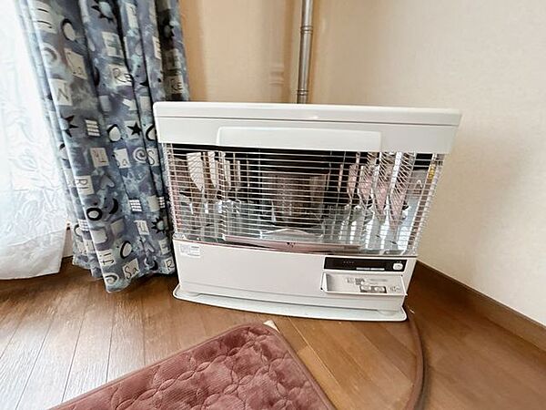 【RF中　ストーブ】現況のストーブの写真になります。こちらは撤去いたします。