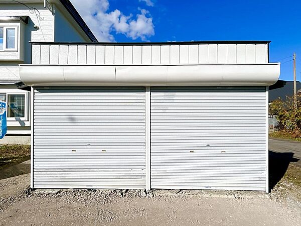 【車庫】車庫です。こちらは塗装いたしました。