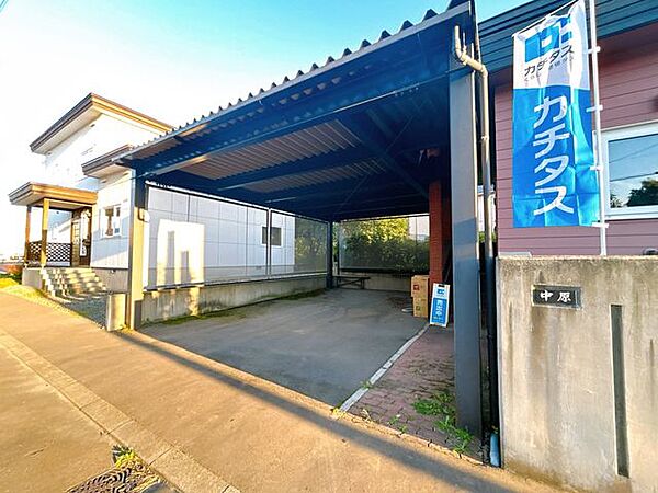 【駐車場】カーポート有の駐車場です。