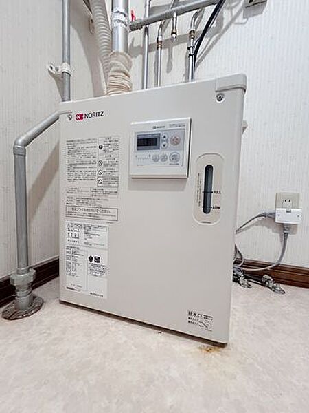 【現況写真】給湯器の写真です。給湯設備がありますので、すぐにご入居いただけます。