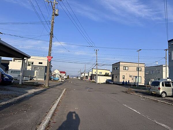 【前面道路】前面道路の幅員は約8ｍあります。
